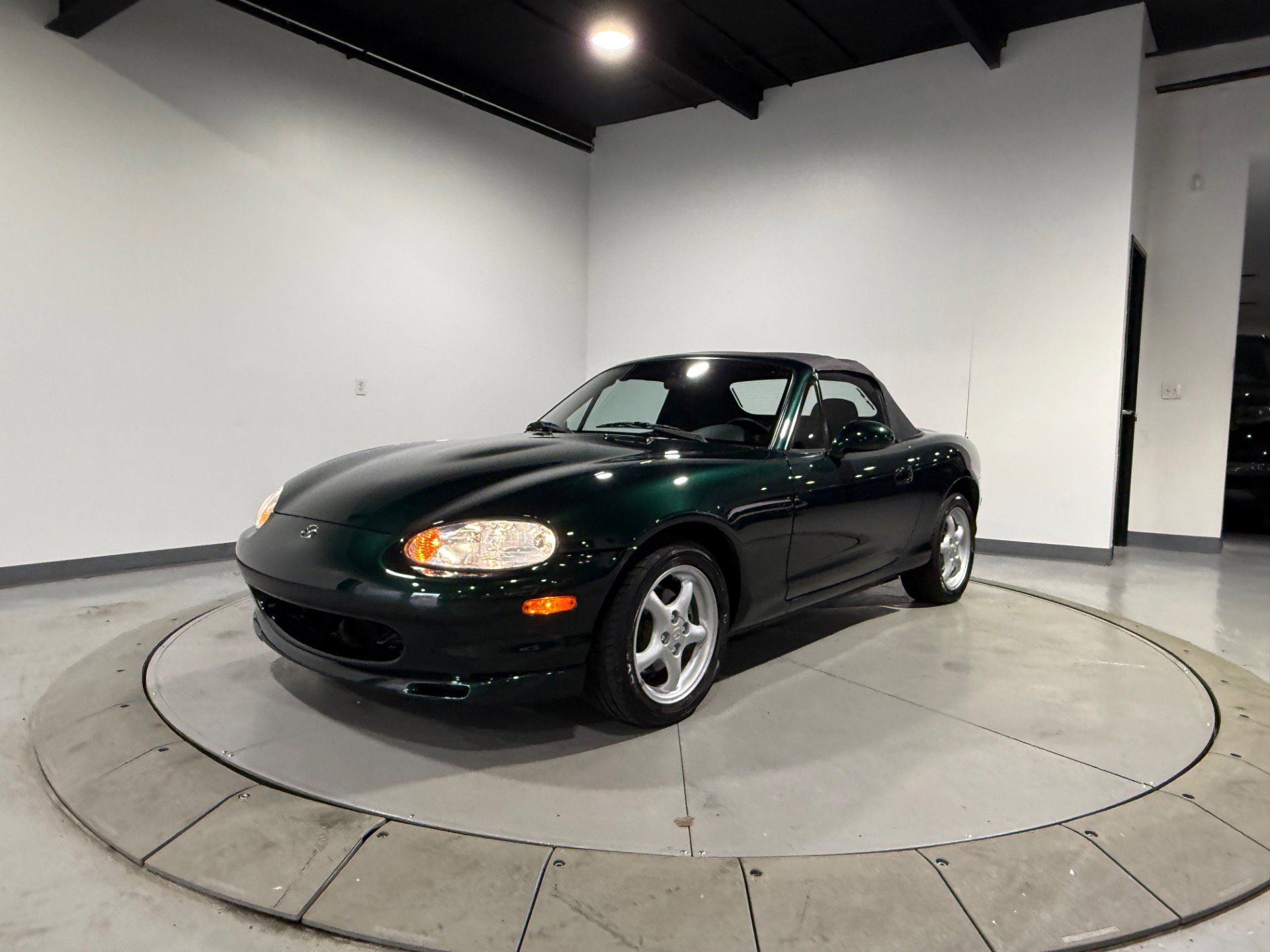 Used 1999 MAZDA MX-5 Miata RWD image 5
