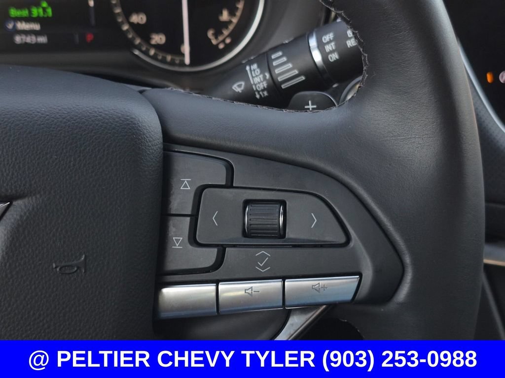 Used 2025 Cadillac XT6 Luxury FWD image 23