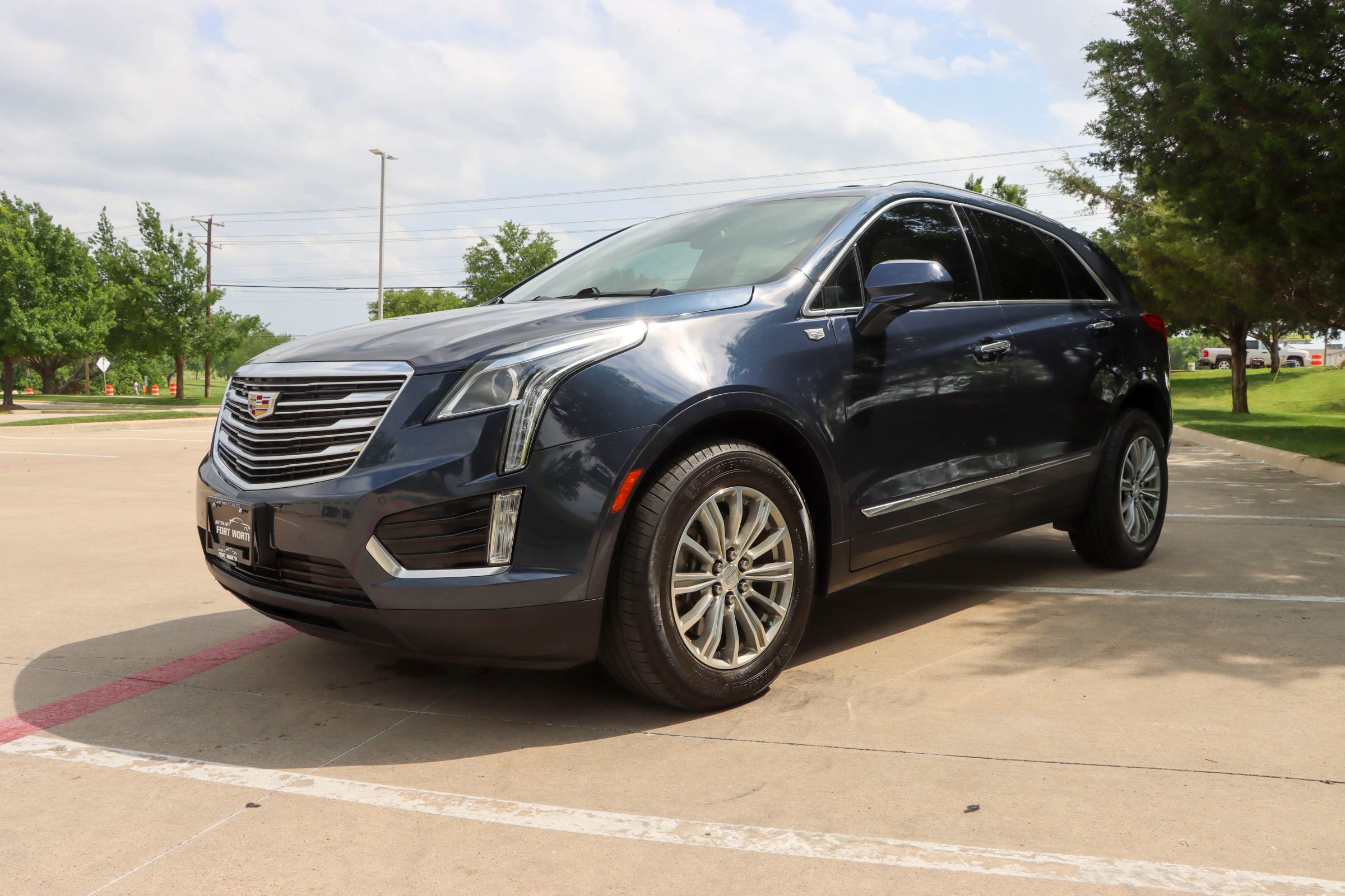 Used 2018 Cadillac XT5 Luxury w/ Driver Awareness Package FWD image 3