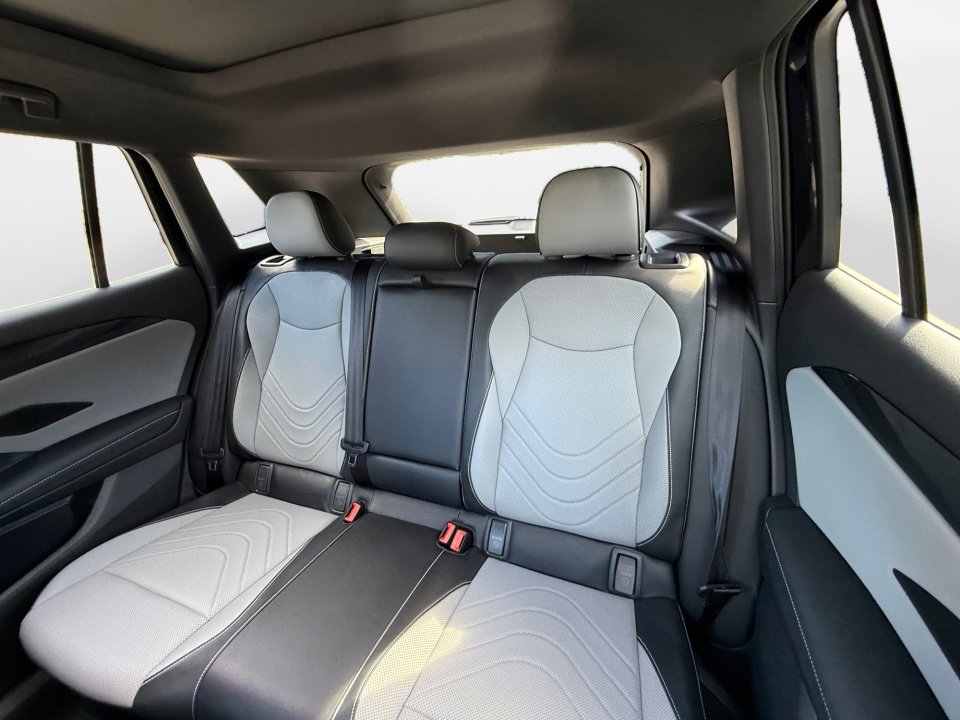 New 2026 Volkswagen Tiguan SE R-Line image 12