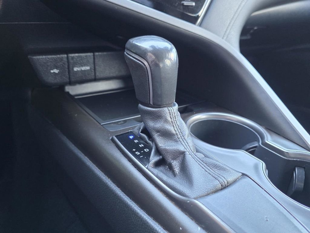 Used 2021 Toyota Camry SE image 17