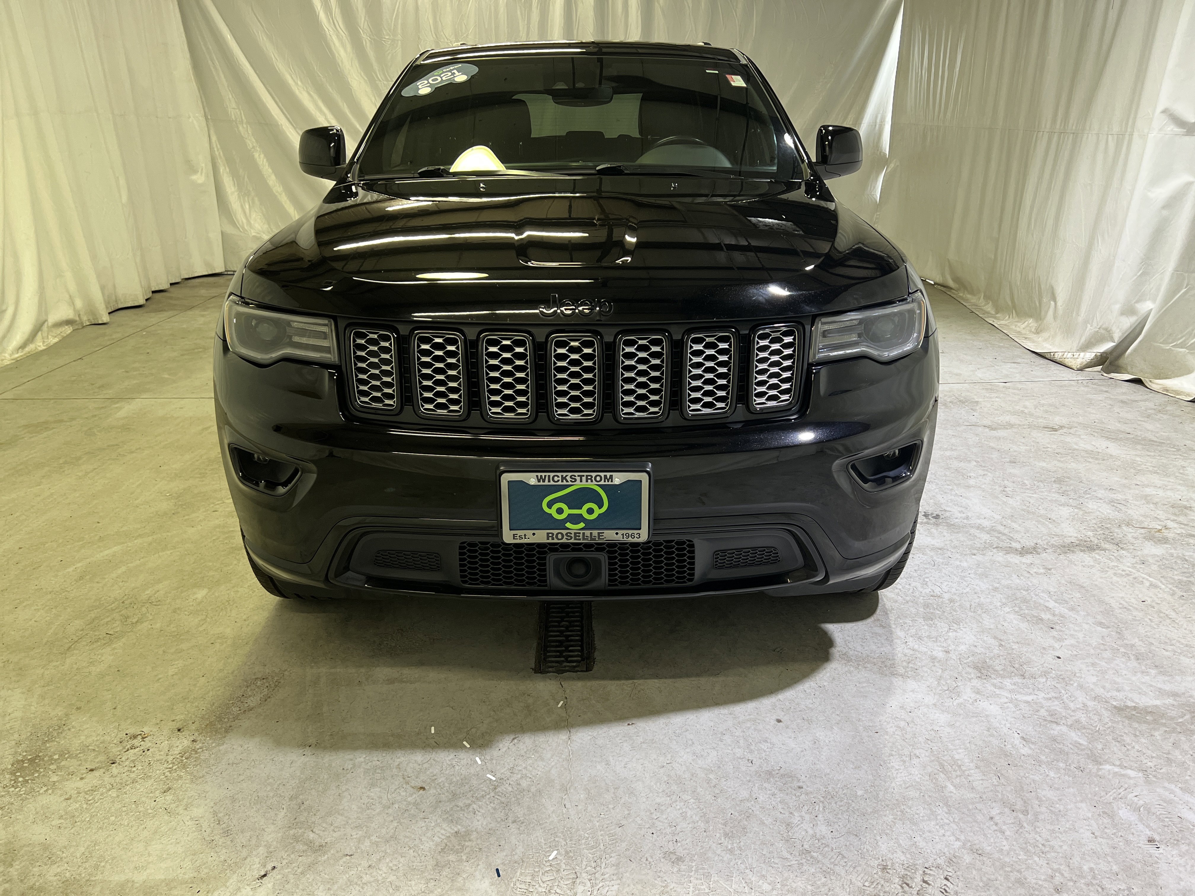 Used 2021 Jeep Grand Cherokee Laredo X AWD/4WD image 3