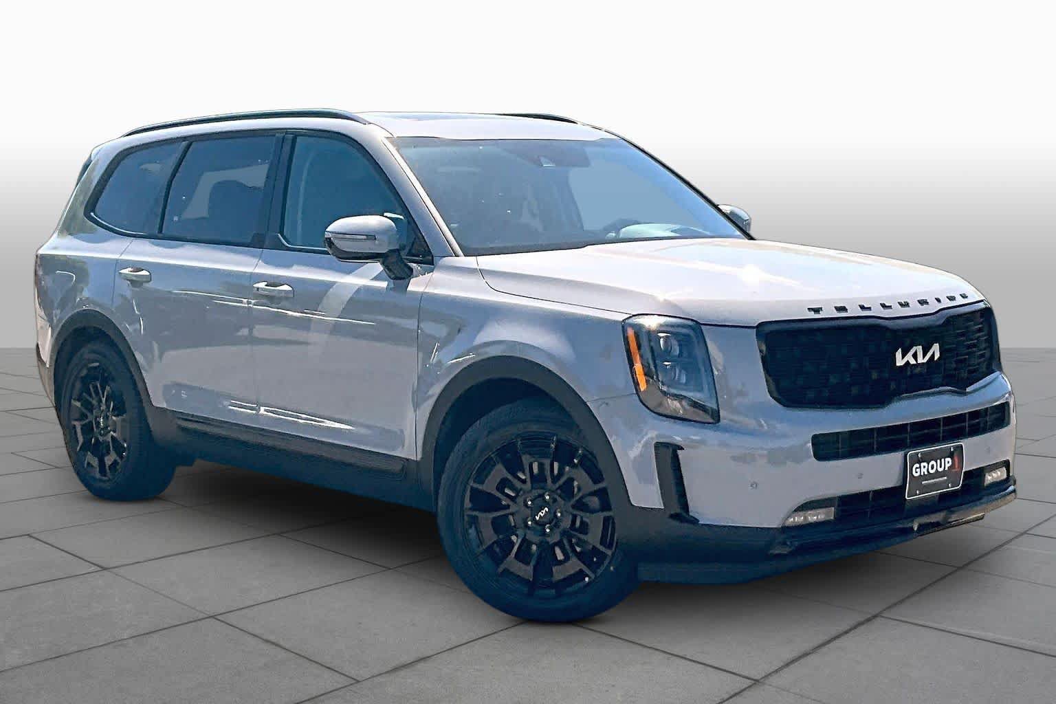 Used 2022 Kia Telluride SX w/ SX Prestige Package AWD/4WD image 3