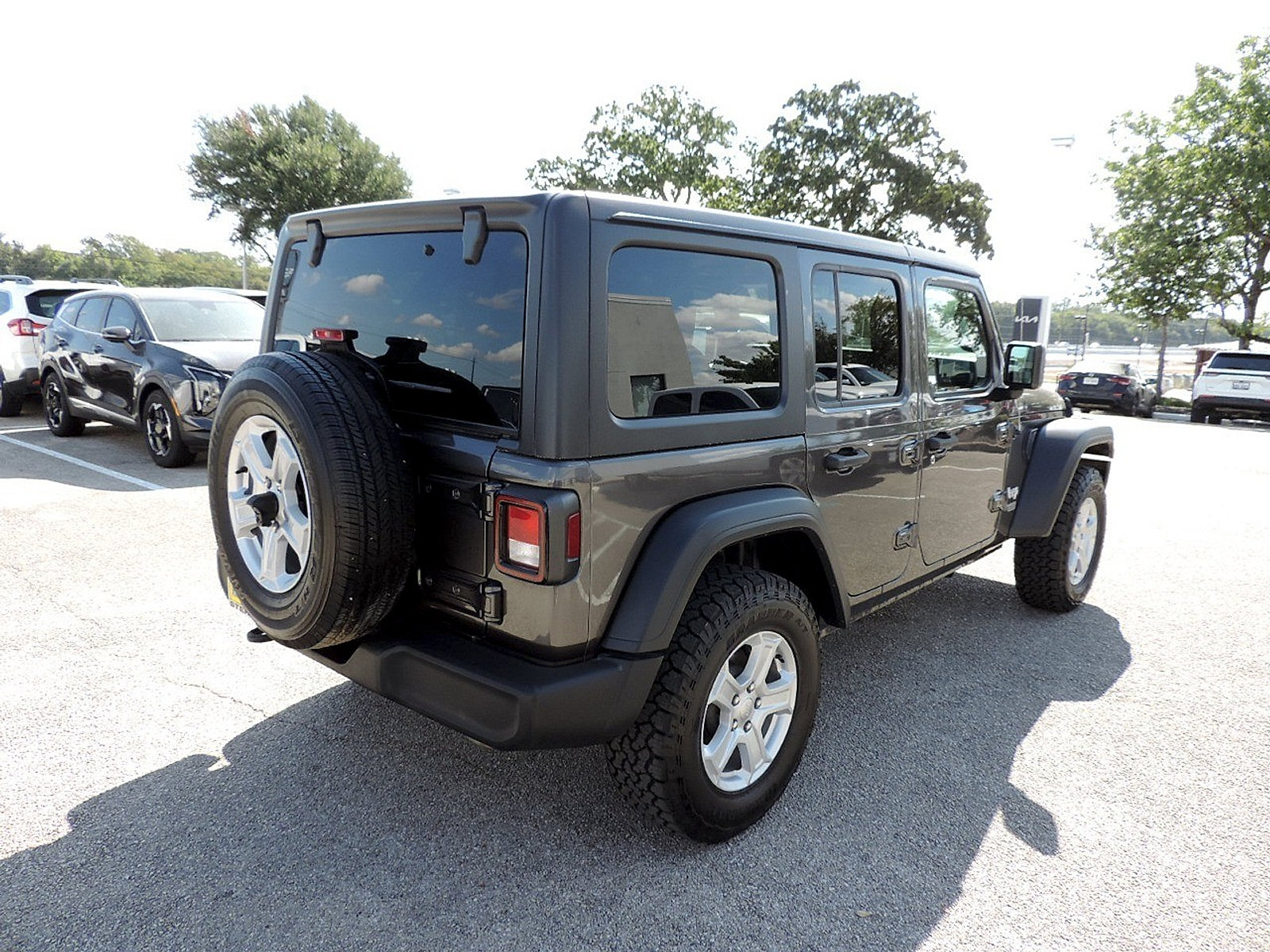 Used 2020 Jeep Wrangler Unlimited Sport S AWD/4WD image 5