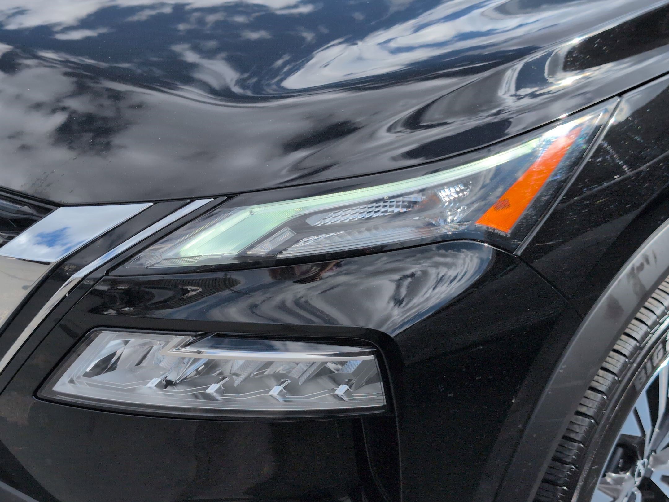 Used 2023 Nissan Rogue SV w/ SV Premium B Package image 12