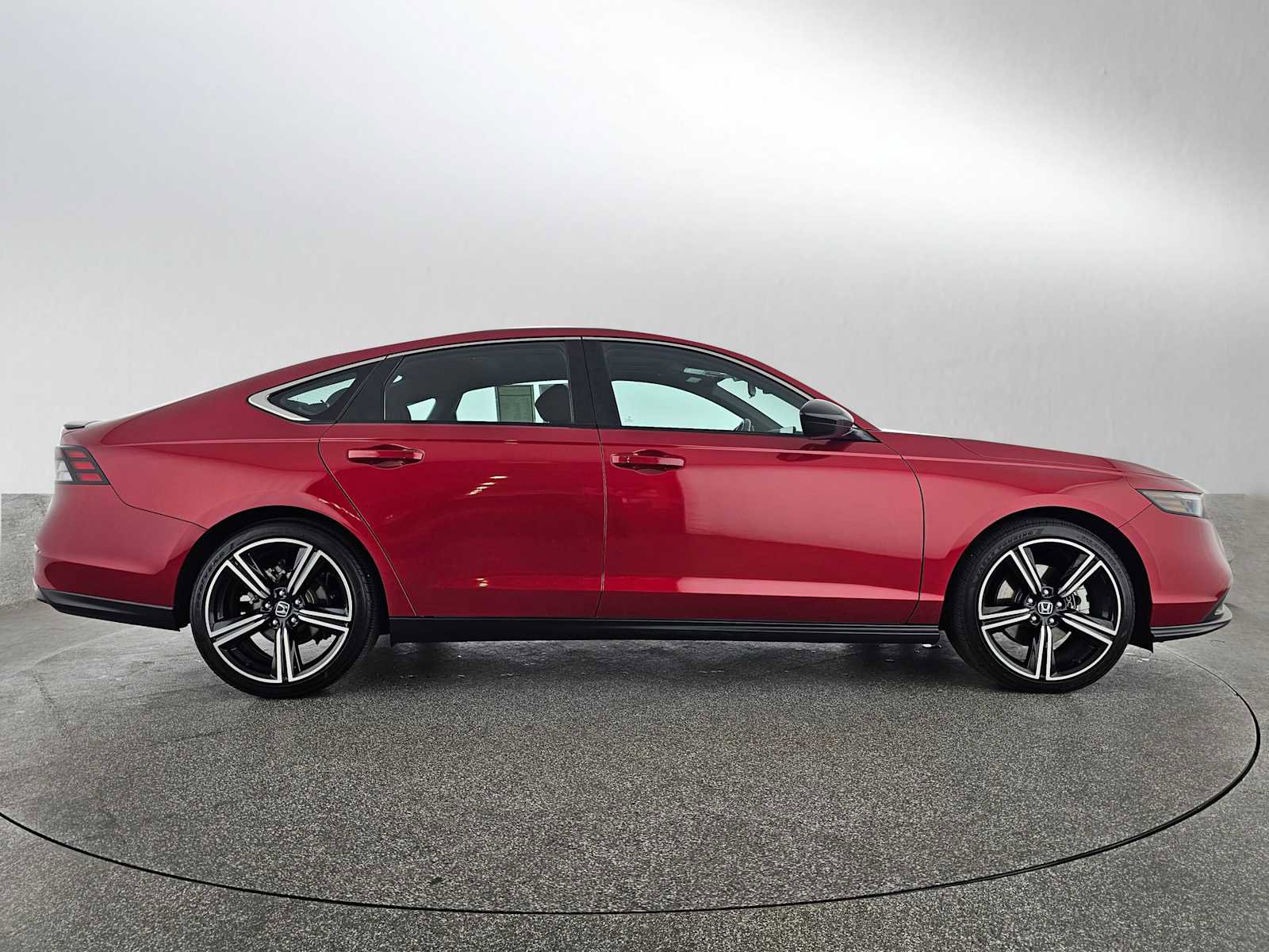 Used 2025 Honda Accord Sport image 2