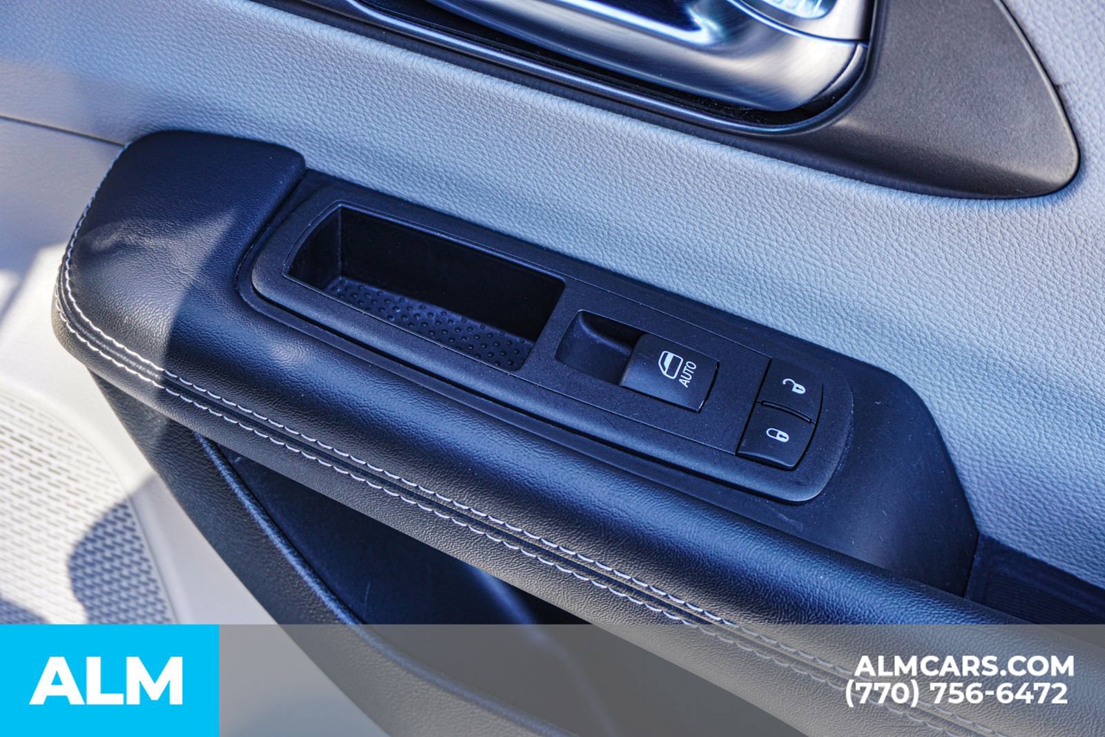 Used 2024 Chrysler Pacifica Select image 51