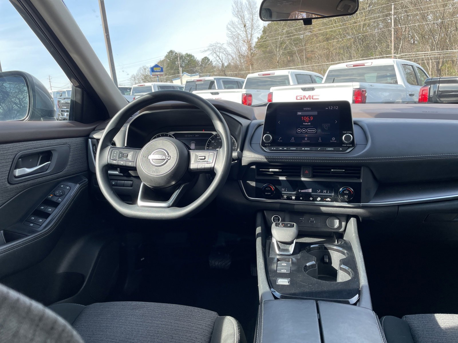 Used 2023 Nissan Rogue SV image 24