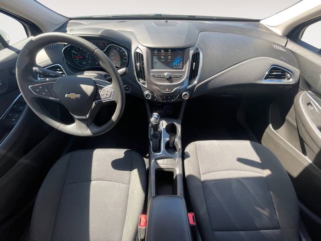 Used 2018 Chevrolet Cruze LT w/ Convenience Package FWD image 10