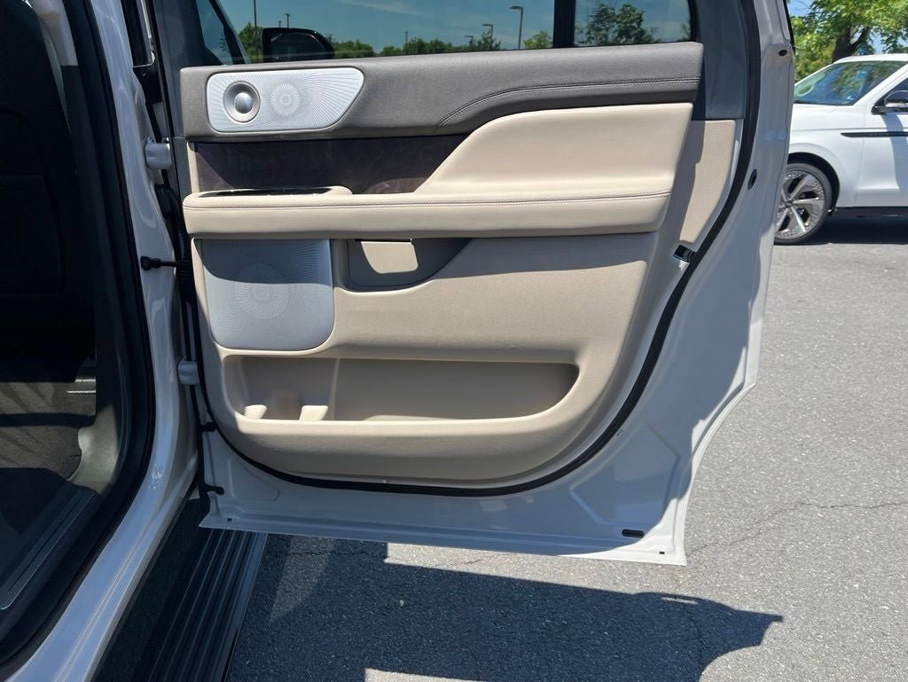 Certified 2023 Lincoln Navigator L Reserve AWD/4WD image 20