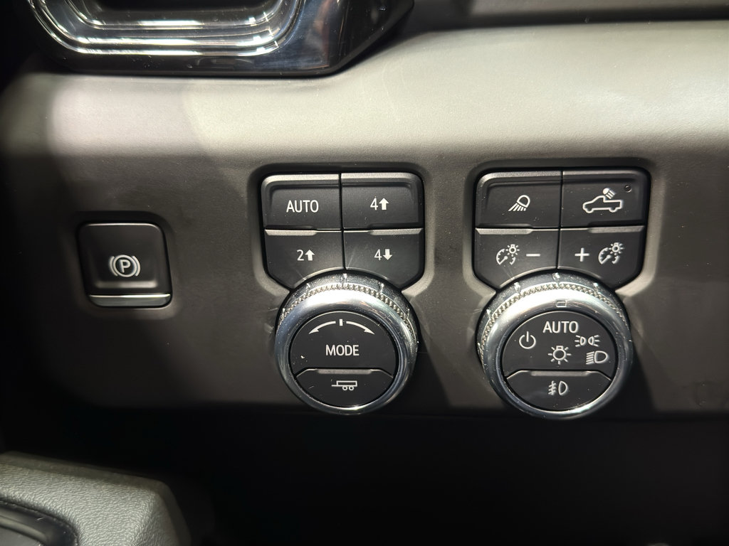 Used 2025 GMC Sierra 1500 AT4 w/ AT4 Premium Package AWD/4WD image 38