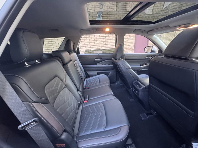 Used 2024 Nissan Pathfinder Platinum w/ Cargo Package image 13