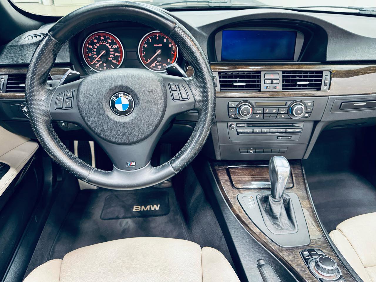 Used 2013 BMW 335i Convertible image 26