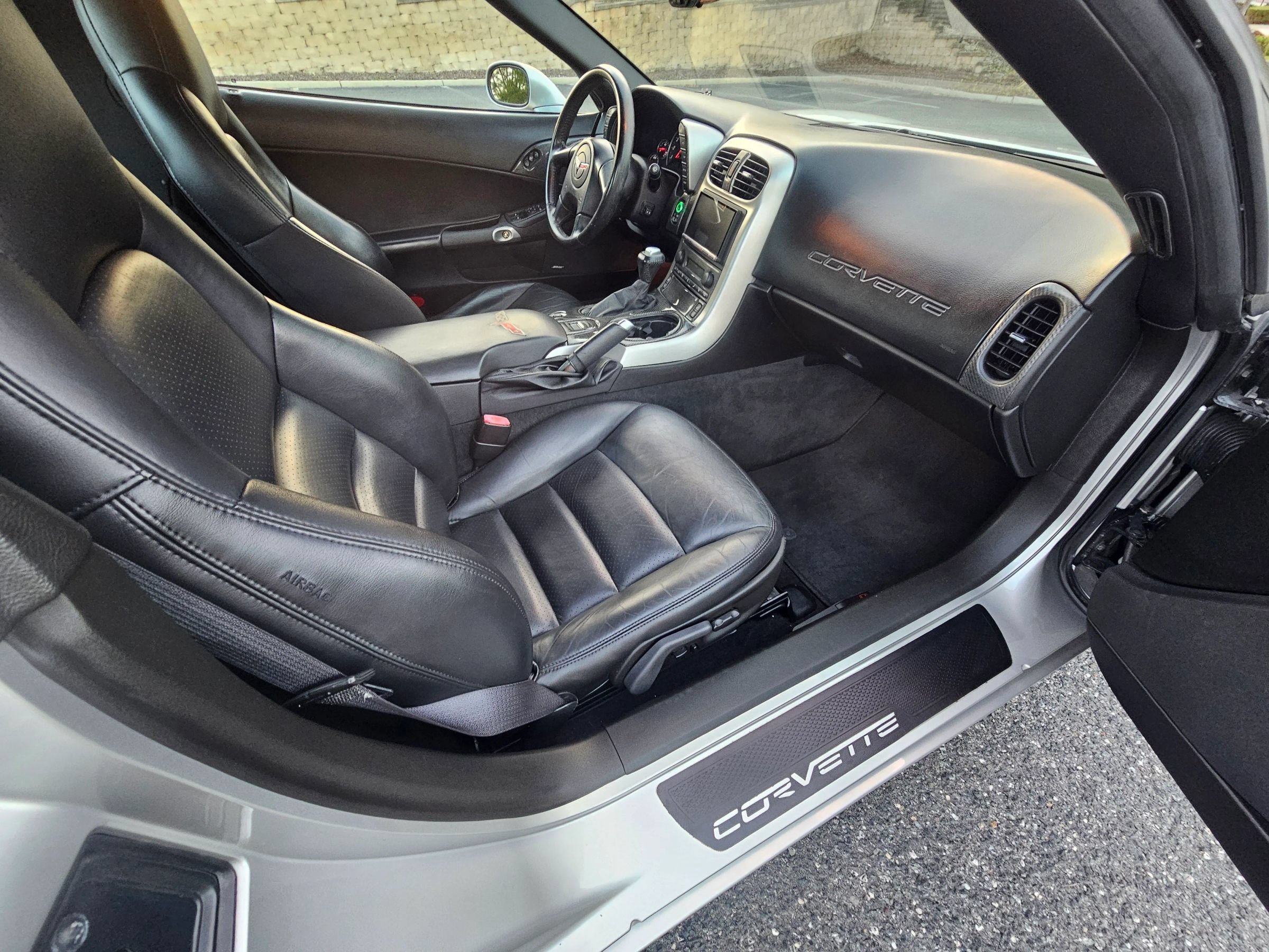 Used 2005 Chevrolet Corvette Coupe w/ Preferred Equipment Group RWD image 25