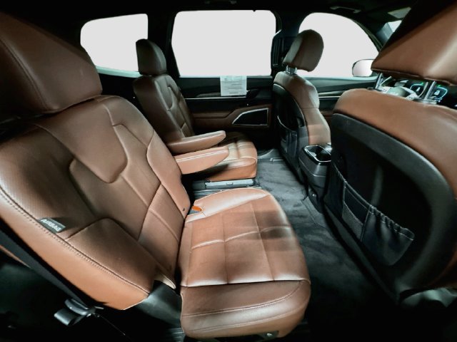 Certified 2024 Kia Telluride EX w/ EX Captain's Chair Package AWD/4WD image 30