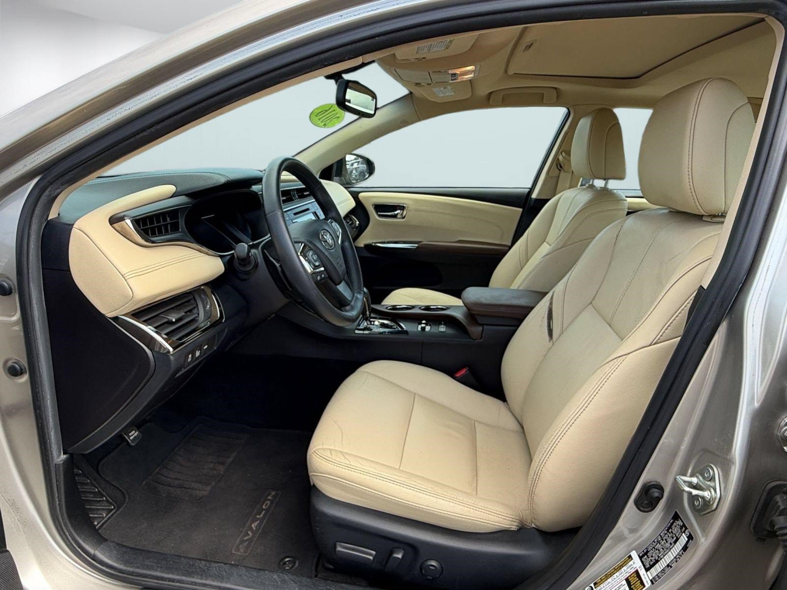 Used 2016 Toyota Avalon Touring FWD image 5