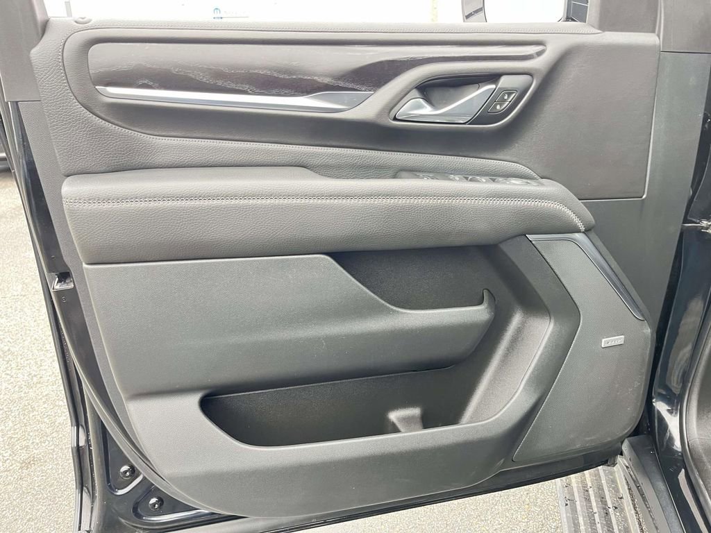 Used 2021 GMC Yukon Denali w/ Denali Premium Package image 12