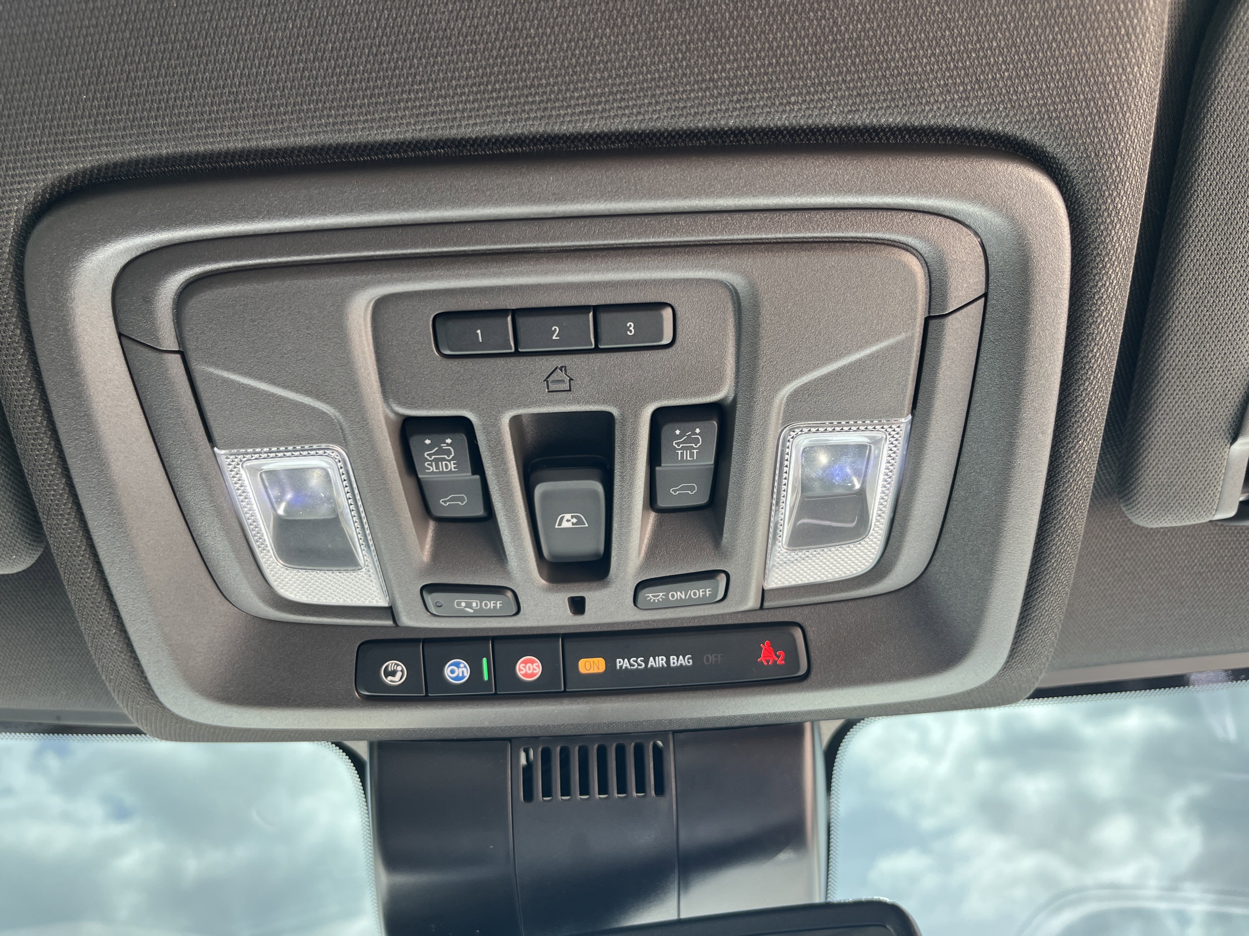 Used 2024 GMC Sierra 2500 SLT w/ SLT Premium Package image 21