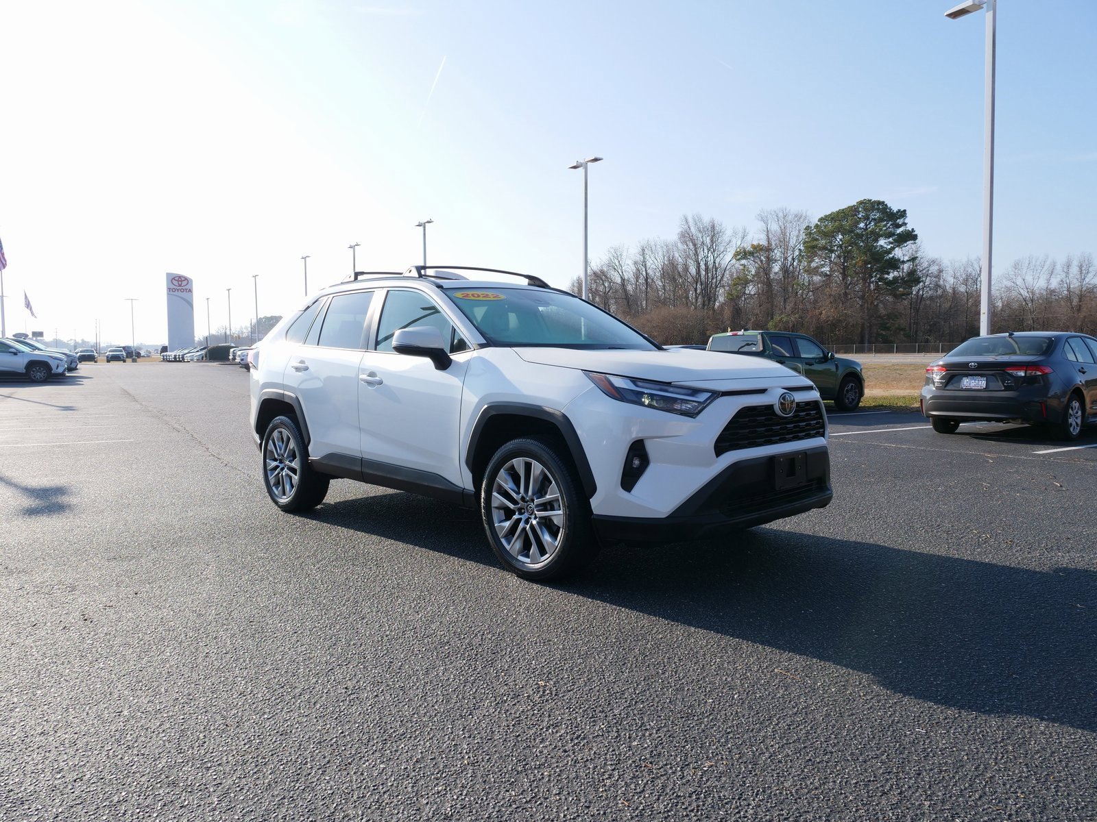 Used 2022 Toyota RAV4 XLE Premium image 2