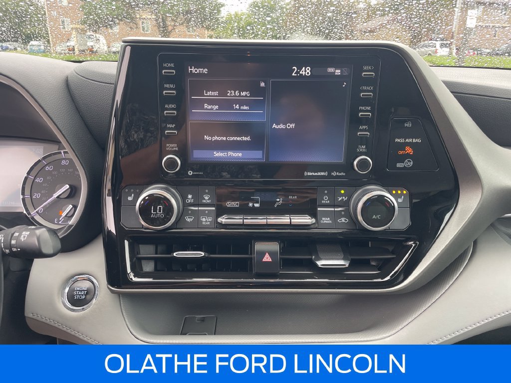 Used 2022 Toyota Highlander XLE AWD/4WD image 10