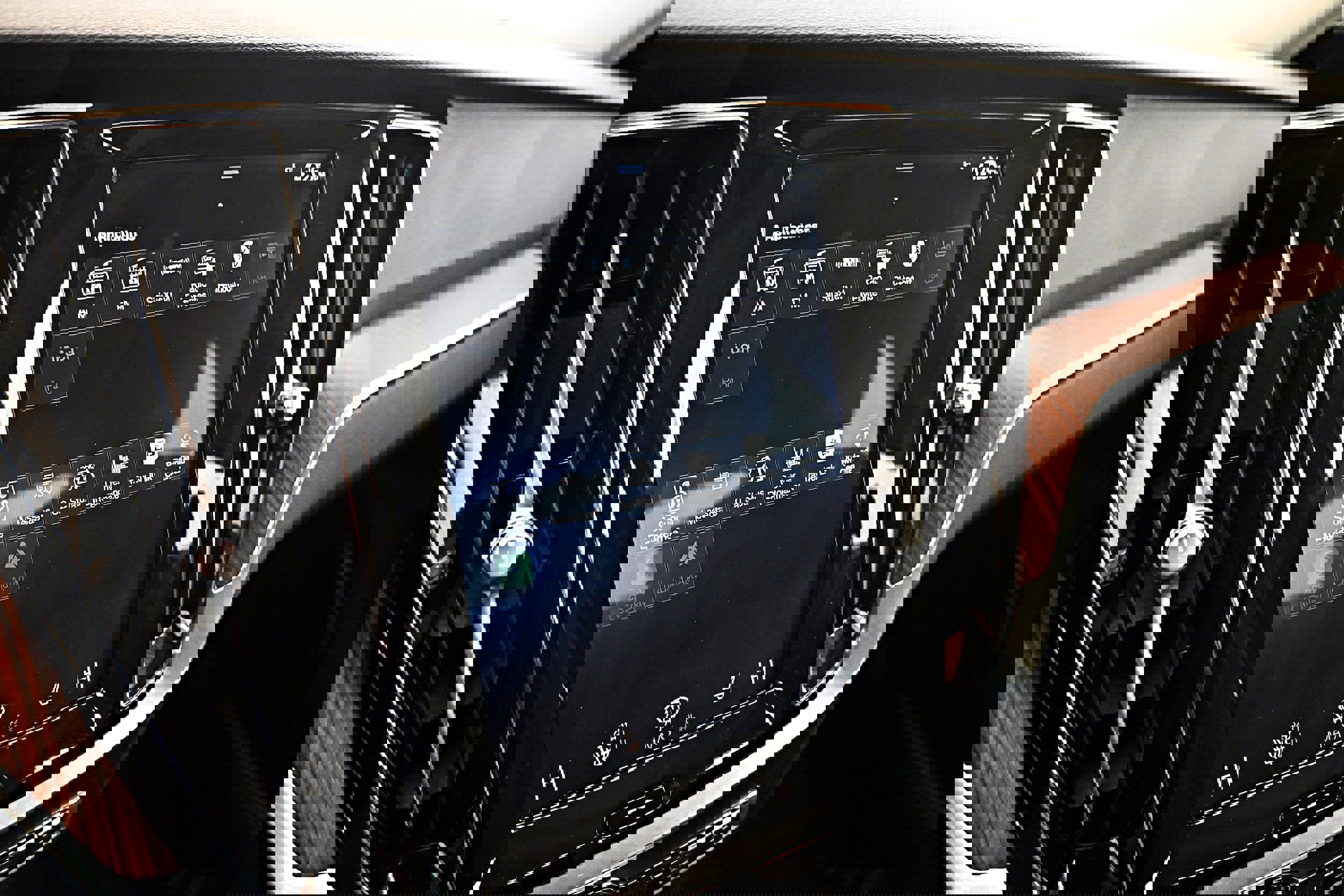 Used 2019 Volvo S60 T6 Momentum w/ Multimedia Package image 12