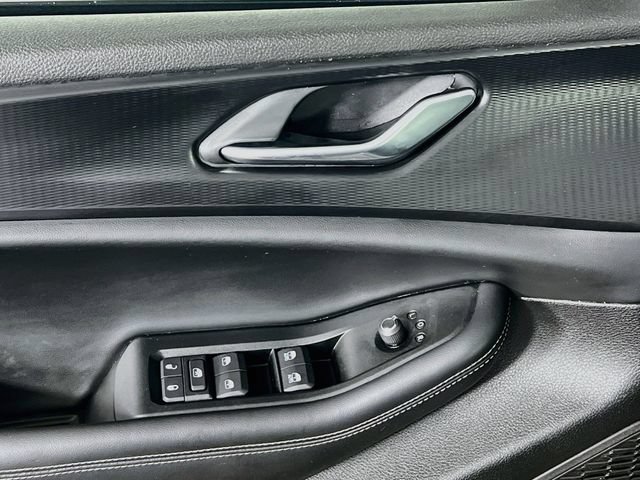 Used 2025 Jeep Grand Cherokee L Laredo RWD image 12