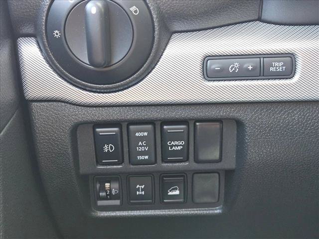 Used 2017 Nissan Titan PRO-4X AWD/4WD image 11