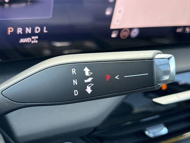 Used 2025 Buick Enclave Avenir image 16