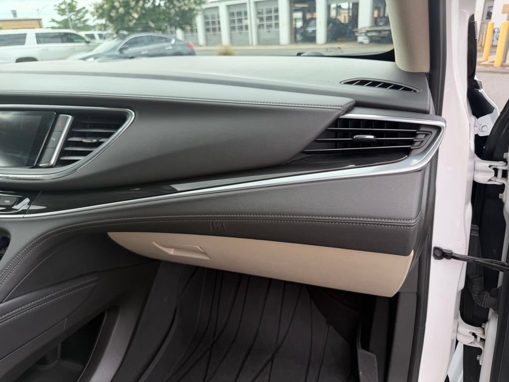 Used 2020 Buick Enclave Essence FWD image 33