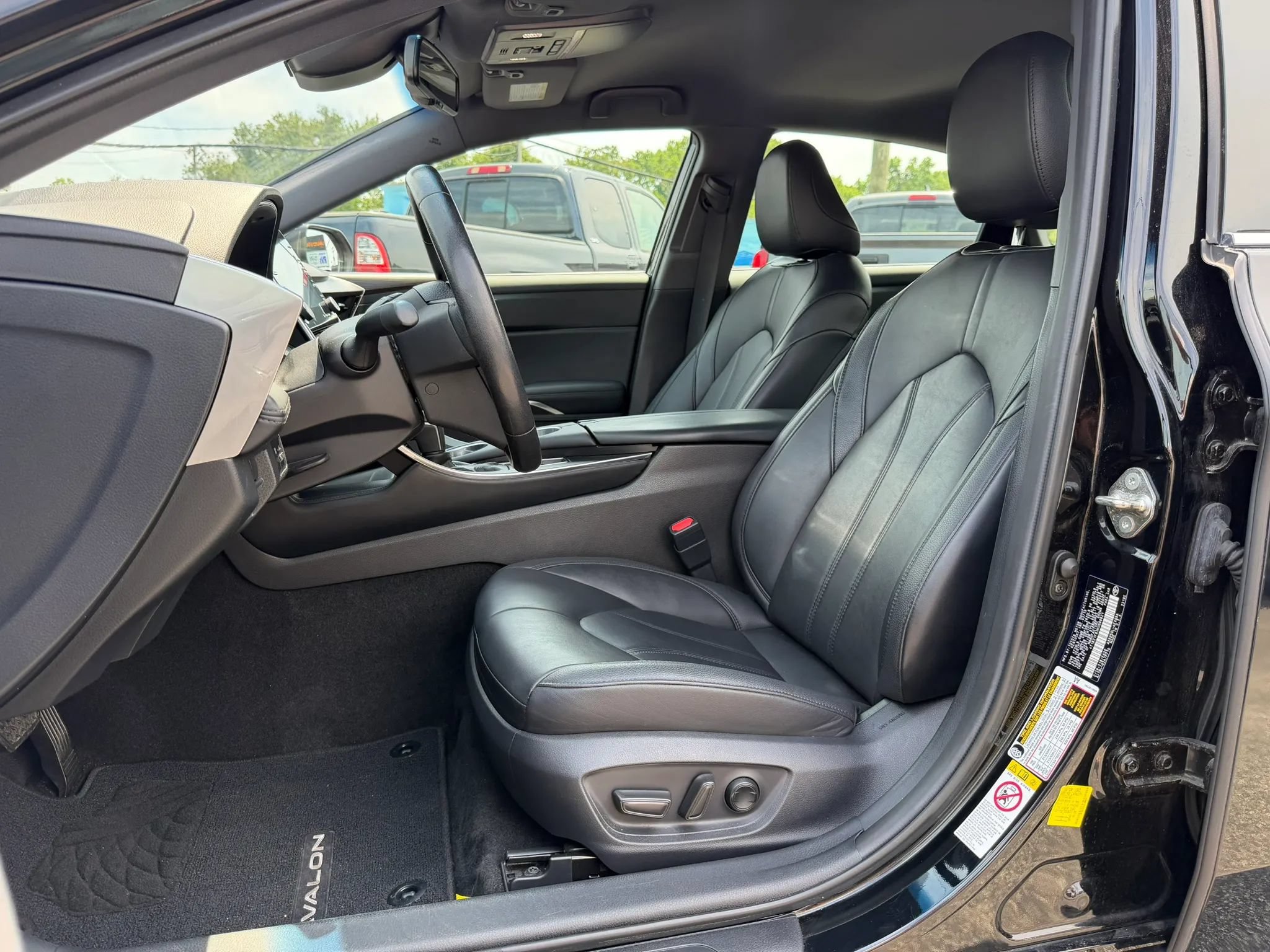 Used 2019 Toyota Avalon XLE FWD image 12
