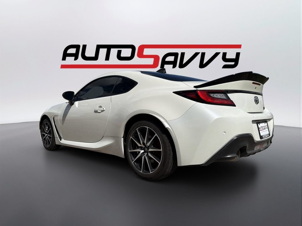 Used 2024 Toyota GR86 RWD image 4