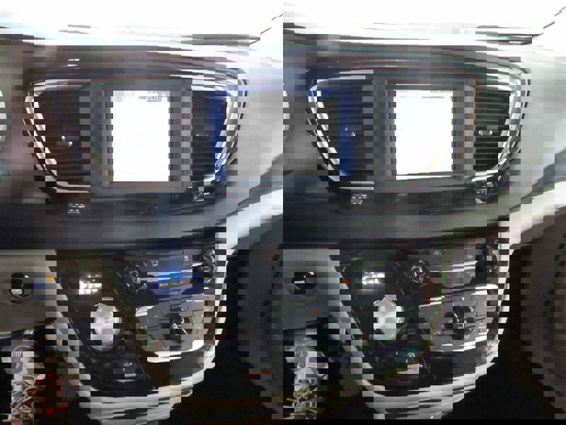 Used 2021 Chrysler Voyager Lxi image 55