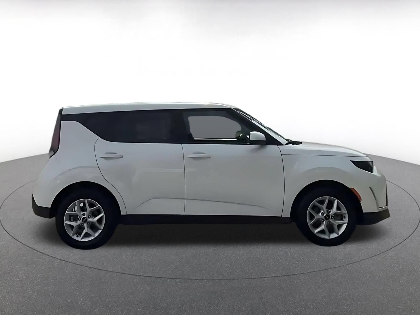 Used 2025 Kia Soul LX w/ LX Technology Package FWD image 15