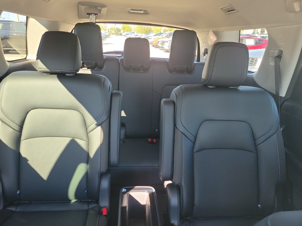 Used 2026 Nissan Pathfinder SL w/ SL Premium Package FWD image 11