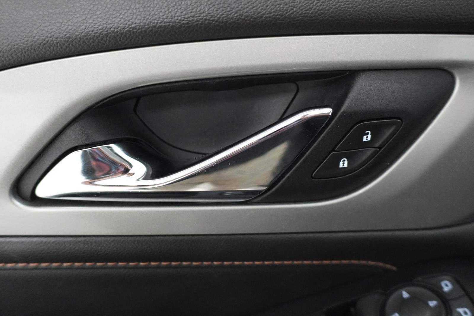 Used 2021 Chevrolet Traverse LS FWD image 14