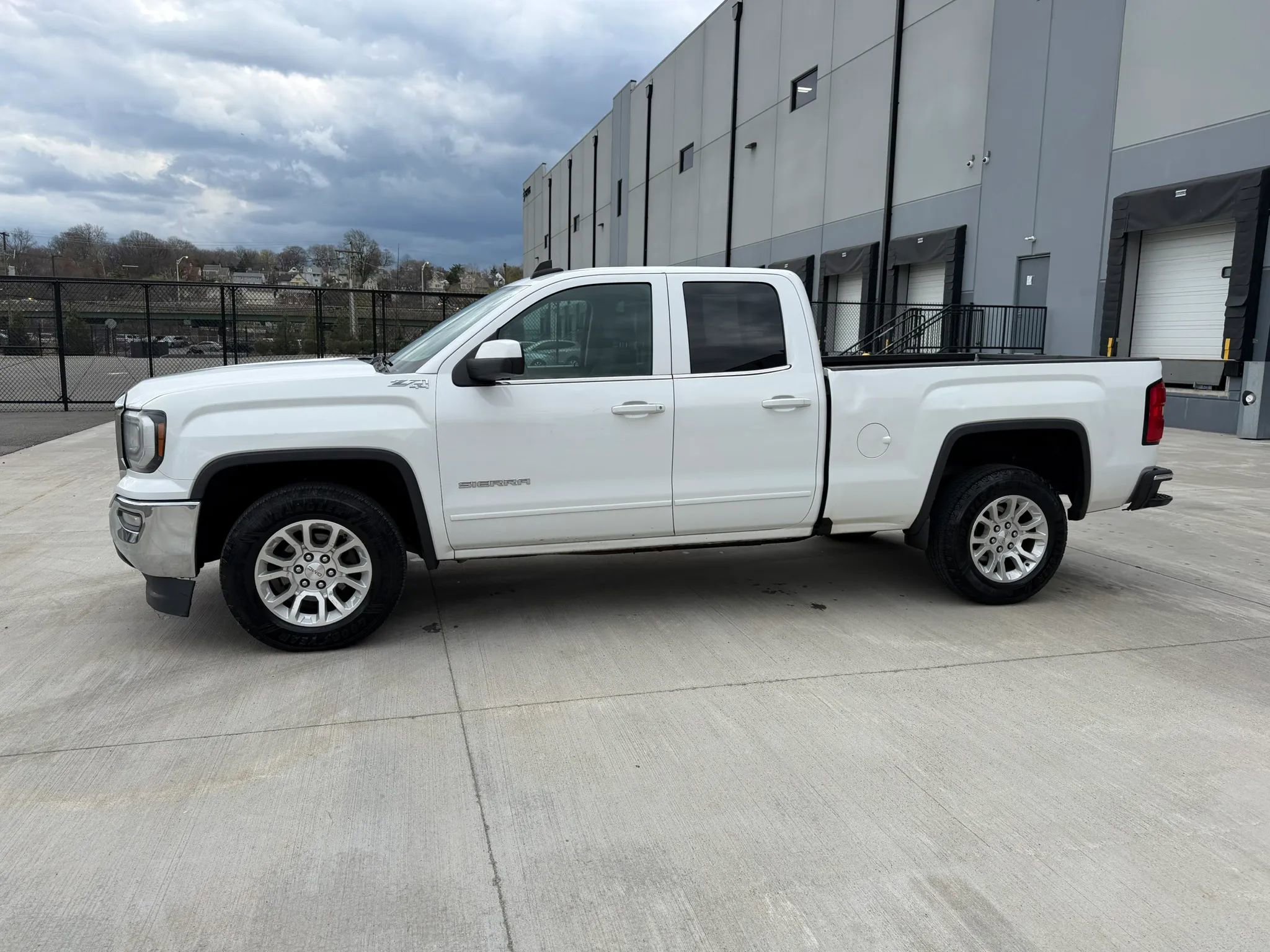Used 2018 GMC Sierra 1500 SLE w/ SLE Value Package image 4
