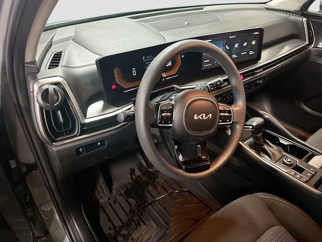 Used 2024 Kia Sorento LX image 10