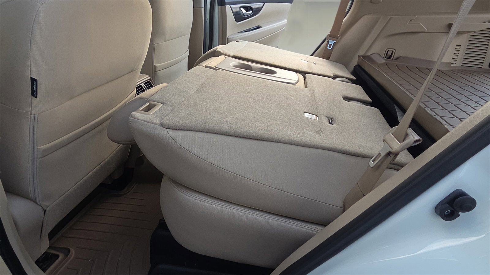 Used 2018 Nissan Rogue SV image 19