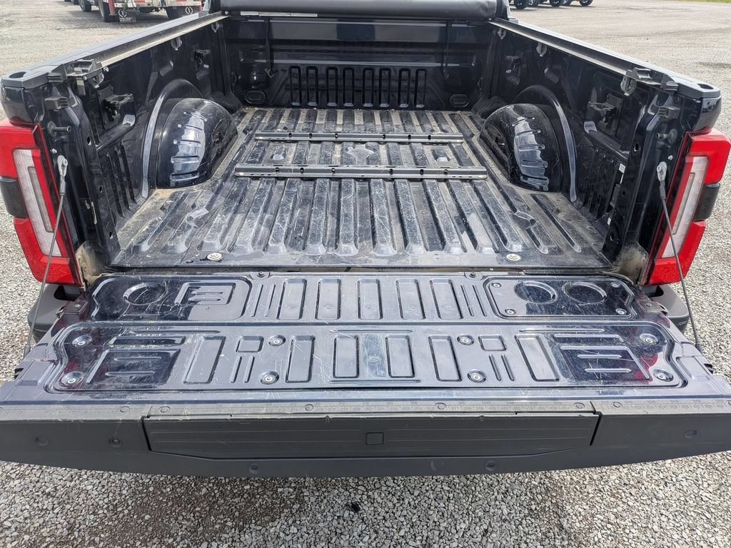 Used 2023 Ford F250 Platinum AWD/4WD image 7