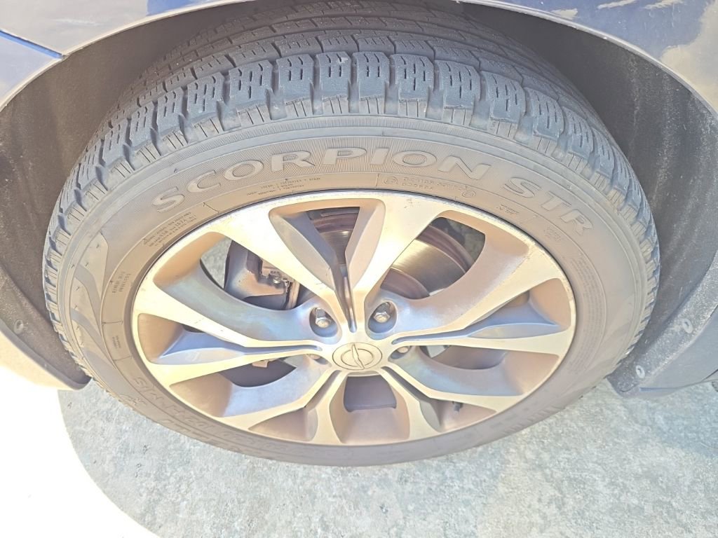 Used 2017 Chrysler Pacifica Limited image 2