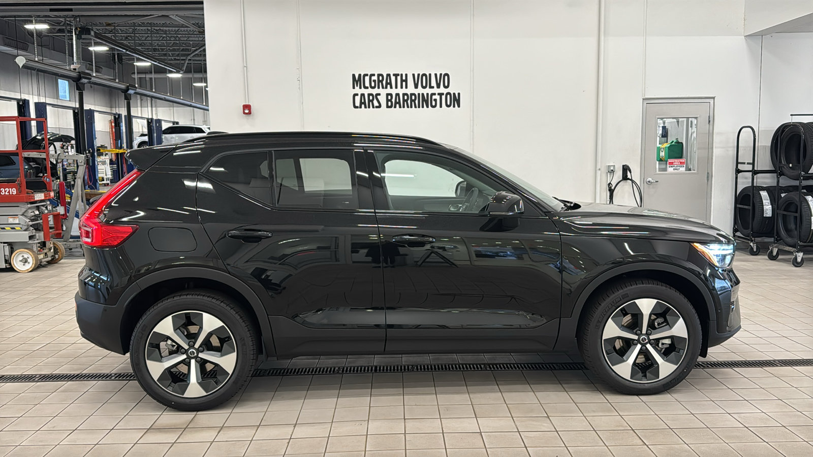 New 2026 Volvo XC40 B5 Plus w/ Climate Package AWD/4WD image 4