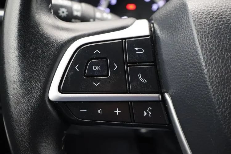 Used 2025 Toyota Highlander LE FWD image 25