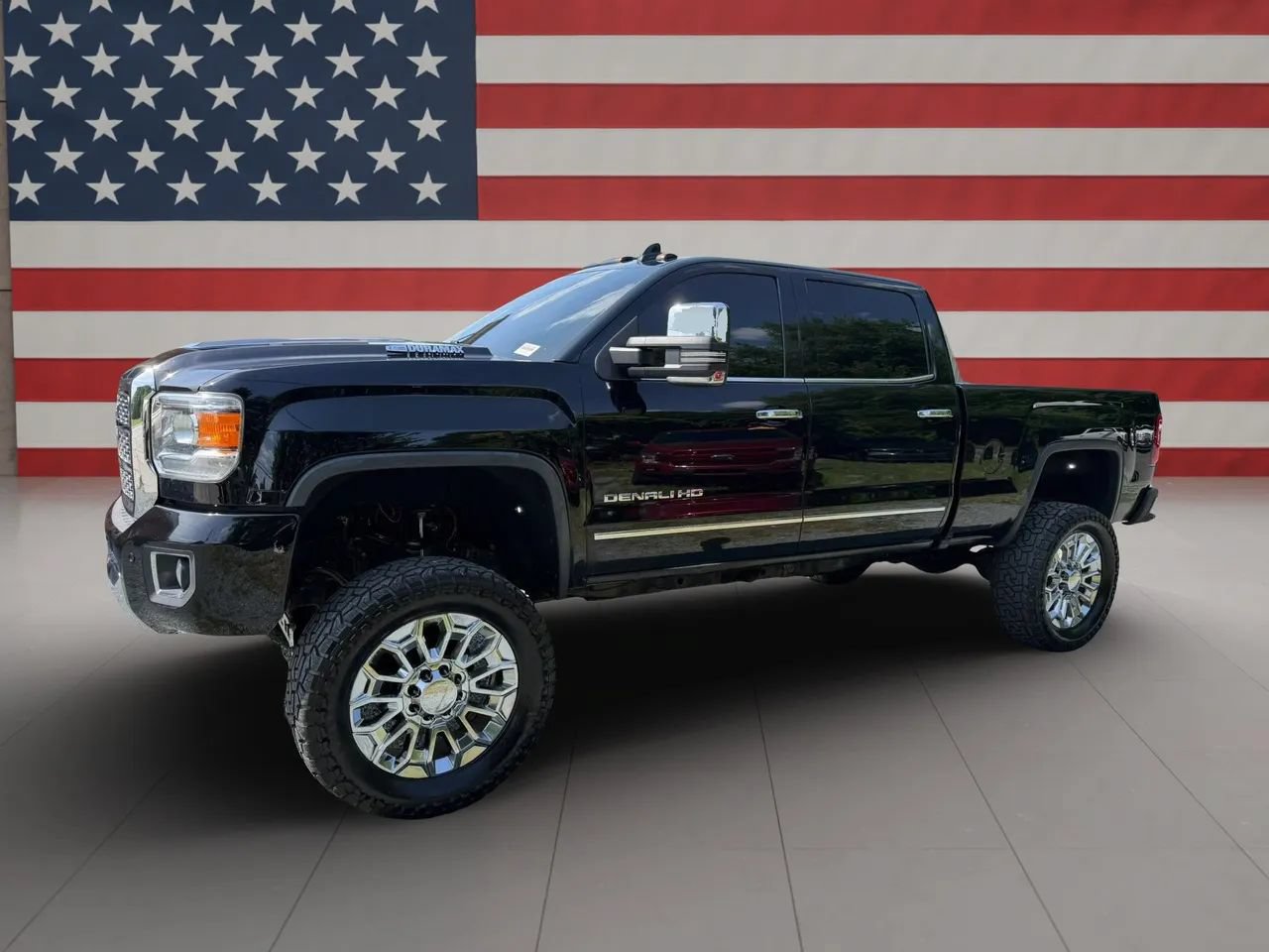 Used 2019 GMC Sierra 2500 Denali w/ Duramax Plus Package AWD/4WD image 2