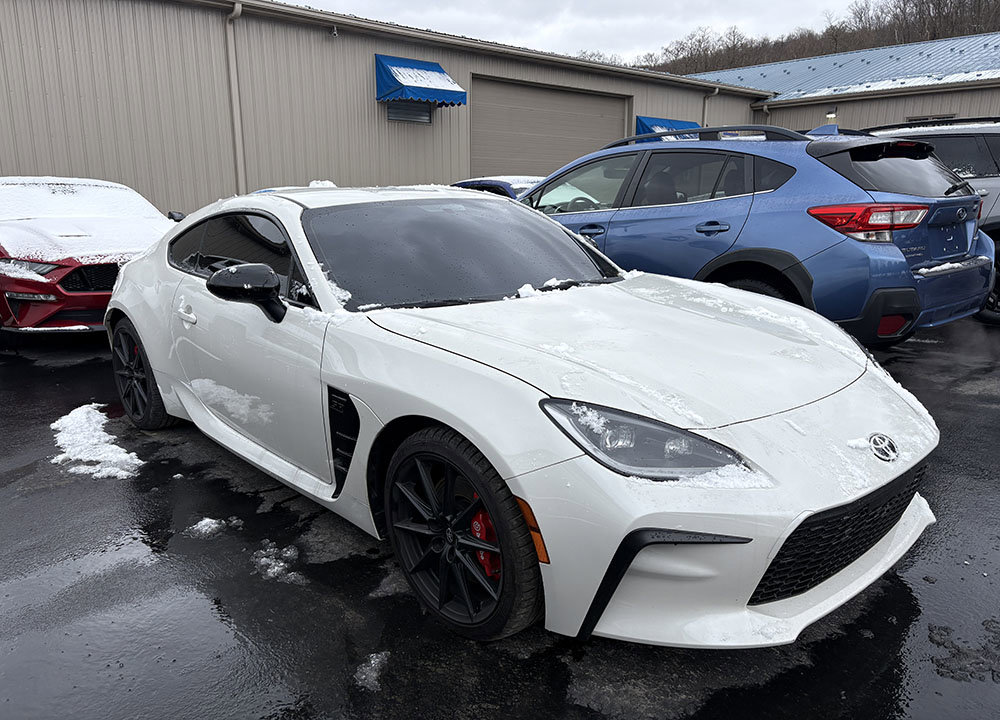 Used 2025 Toyota GR86 Premium w/ Performance Package image 4