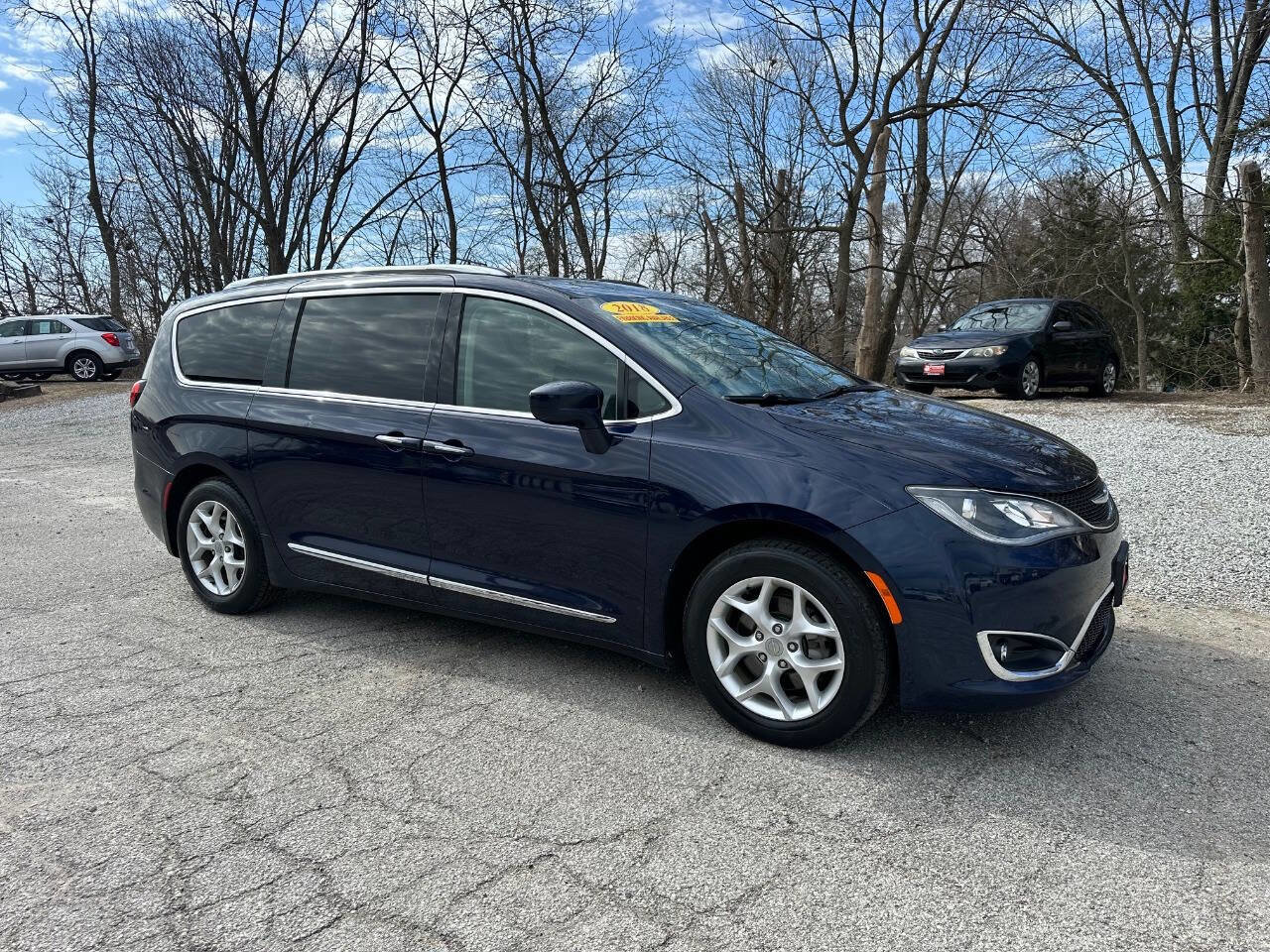 Used 2018 Chrysler Pacifica Touring-L w/ Tire & Wheel Group image 1
