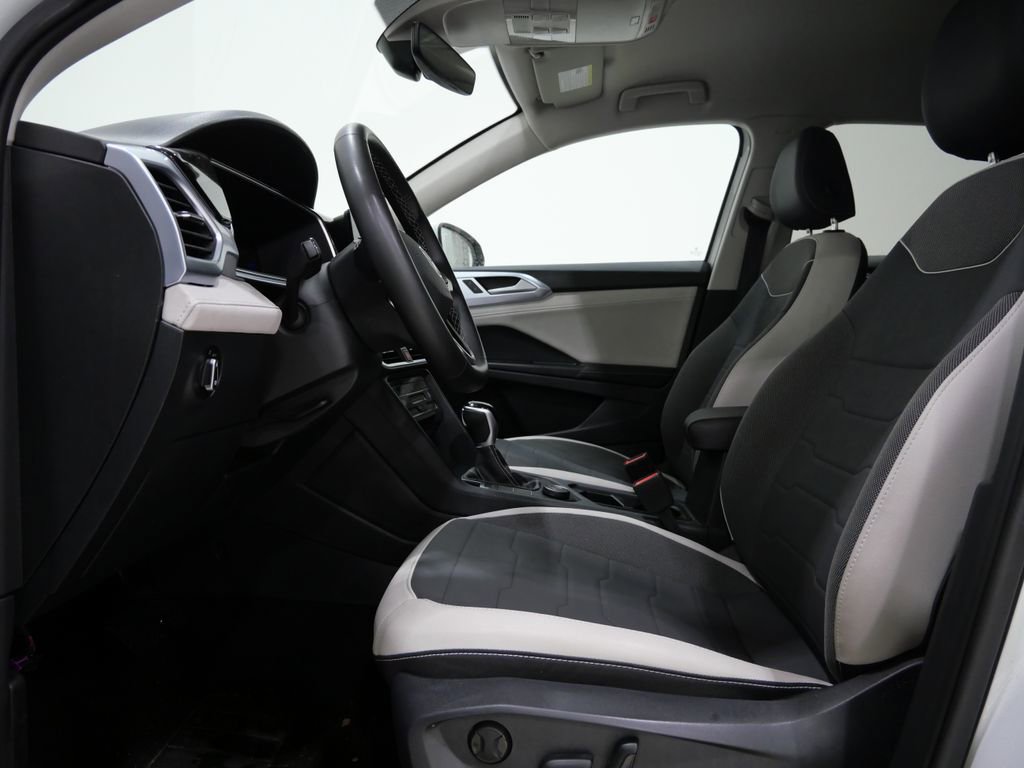 Used 2025 Volkswagen Taos SE AWD/4WD image 11