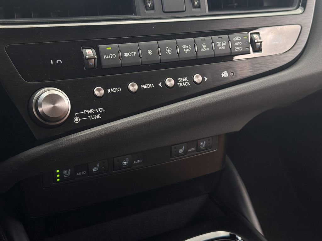 Used 2025 Lexus ES 350 w/ Premium Package image 19