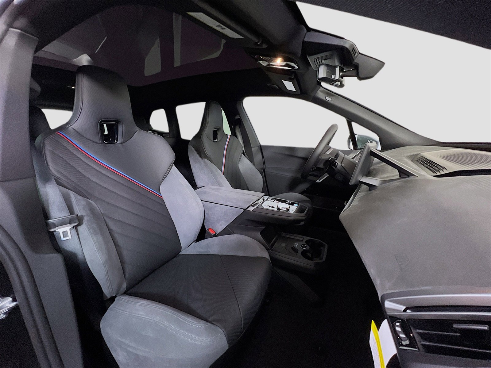 New 2026 BMW iX xDrive60 w/ M Sport Package image 31