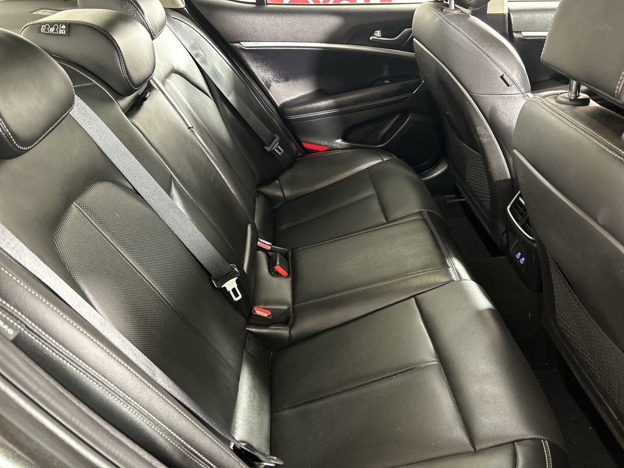 Used 2025 Genesis G70 2.5T image 24