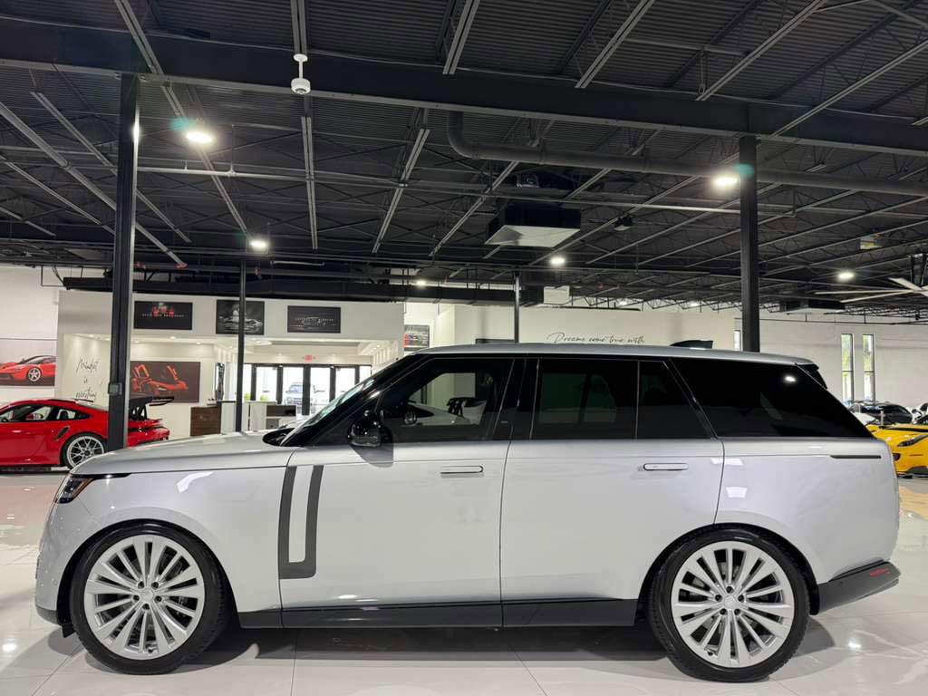 Used 2024 Land Rover Range Rover SE image 4